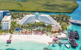 Oasis Palm Beach Hotel Cancun